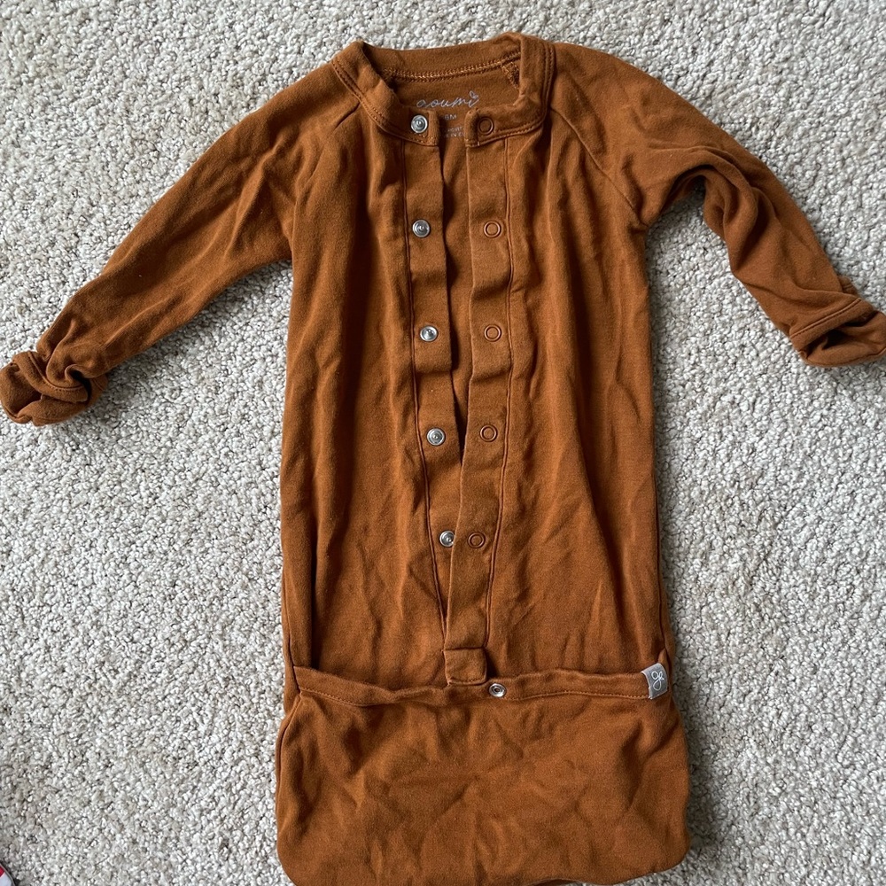 Goumi Button-Up Baby Gown